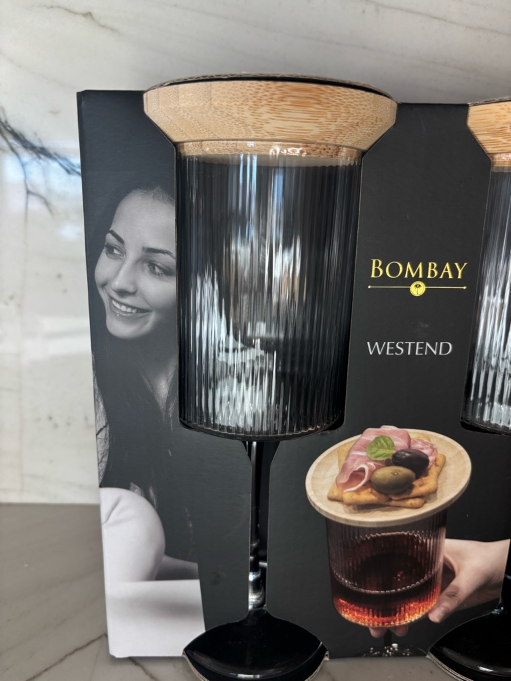 Bombay westend set of 2 15oz Wine Glass w/ Bamboo Charcuterie Board Topper NWB - Picture 3 of 6